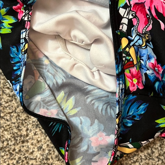 Thigh Huggers Green and Red Patterned Shorts - Picture 5 of 5